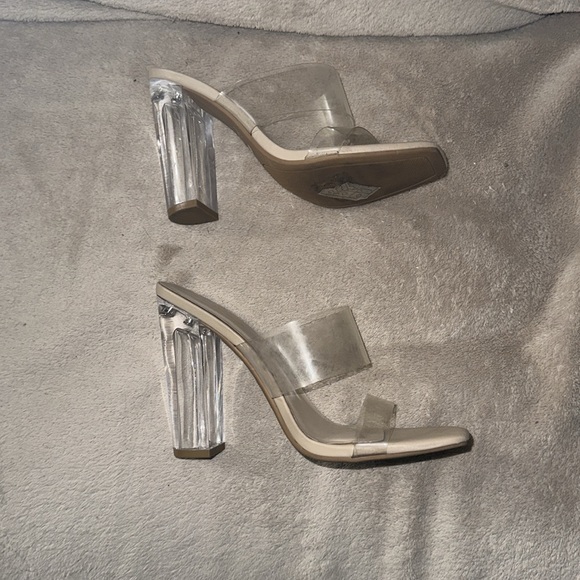 Bamboo 7.5 clear strap heels 💕 - Picture 3 of 5